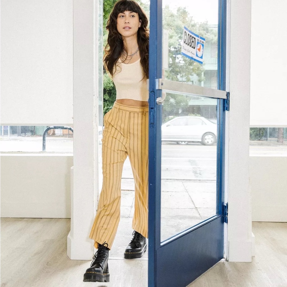 "Dr. Martens Jadon Boot Smooth Leather Platforms." - Picture 2 of 6